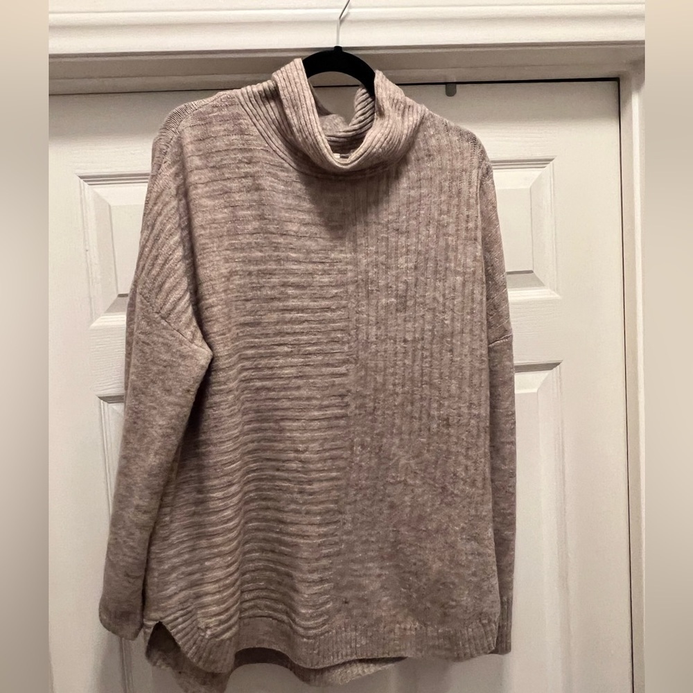 Como Vintage Women’s Long Sleeve Tan Oversized Turtleneck Sweater Size L…